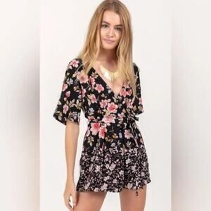 Trixxi Clothing Company Women’s Black & Pink Floral Surplice Romper Shorts Sz S